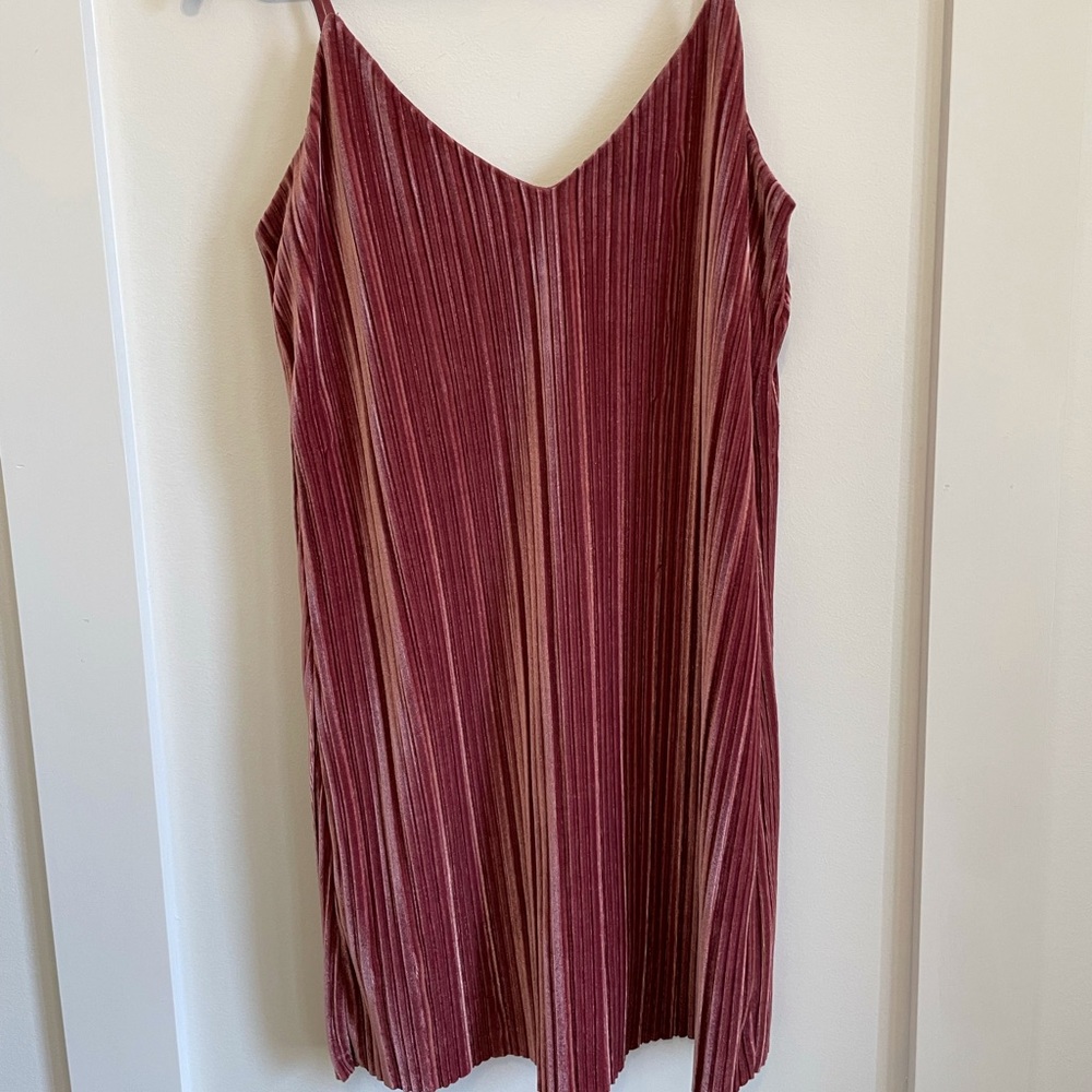 Bardot velvet velour pleated mauve mini dress. Size 8/M. Like new condit…